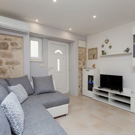 Studio Apartman "Brce" Kaštela 外观 照片